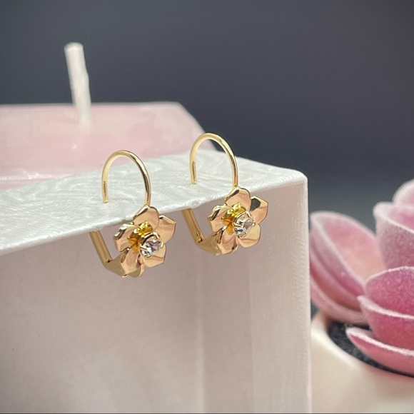 18k Gold Filled Cubic Zirconia Flower French Lock Earrings 🌸✨ - Picture 3 of 7